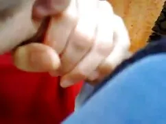 Ashlynn, cởi quần áo ...