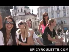 Nữ và máy quay phim  ...