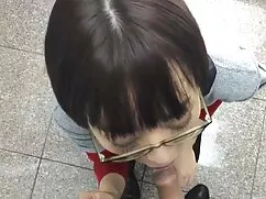 Cô gái Xem bằng chồn ...