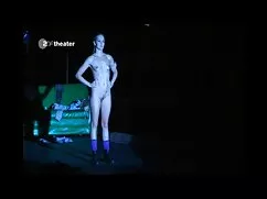 Bé gái dễ thương, se ...