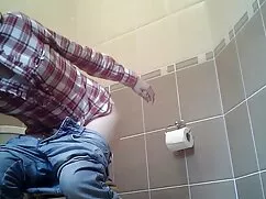 Cô gái chị ngón tay  ...