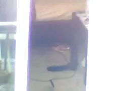 Đeo kính hút phim se ...