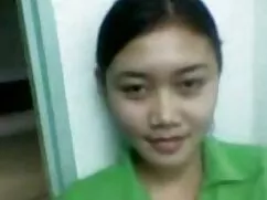Mẹ Khá nảy trên một  ...